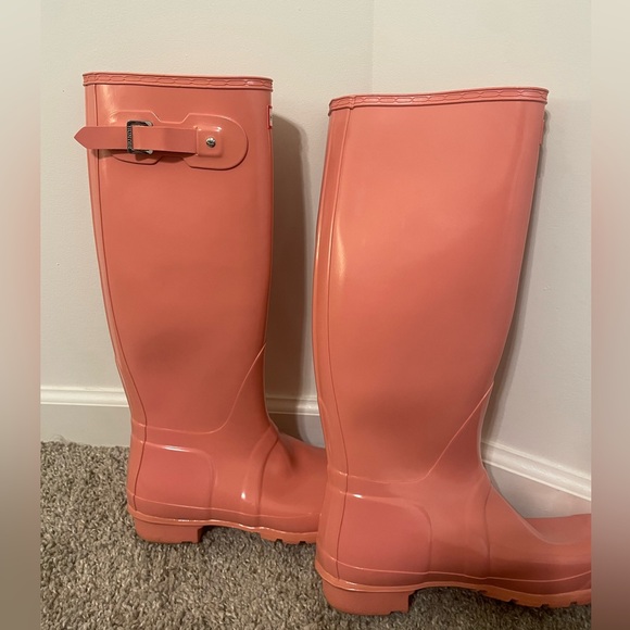 Hunter Women’s Glossy Pink Tall Rain Boots - Picture 3 of 9